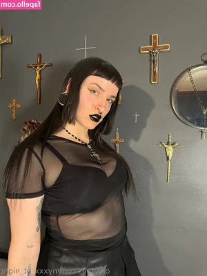 nyxxx_at_night [ nyxxx-at-night-1 ] - Can t decide if I should post another song or do a little live stream