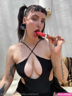 nyxxx_at_night [ nyxxx-at-night-1 ] - Message me "CORIE" and tip $15 for the full b/g vid