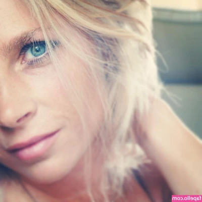 Sara Fantine [ sara-fantine ] - 1 or 2? Which do u prefer ;)