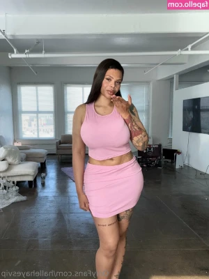 hallehayesvip - Feet 🦶🏼 or butt 🍑 ? What’s your fav?