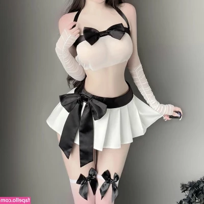 NikiMeow - Humiliate him with my nikeys