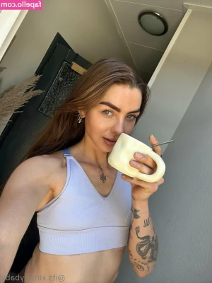 kimmyvip - Who wants a bit of booty this morning!? 😍