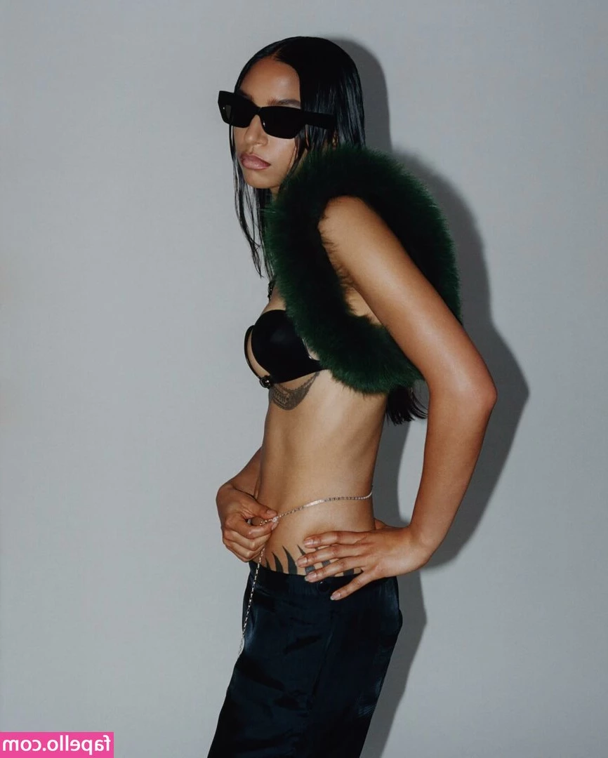 Tara Raani [ tara-raani ] - What do you prefer more SEXTING or VIDEOCALL⁉️🔥🔥
