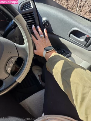 goddessnat34 - My mom is a size 6 in men she has a small feet