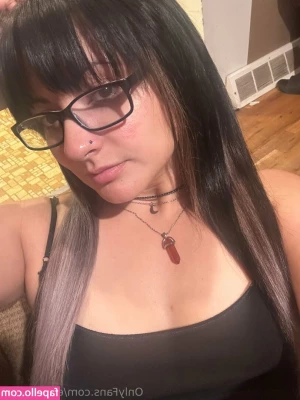 emogirl219 - come closer  give me a taste