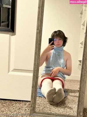 birdmoder - haha,, what if I build my Minecraft bed next to yours~? Haha jk,,,