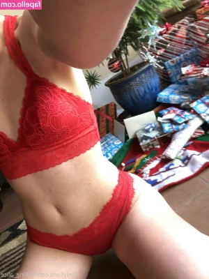 falling_alice [ falling-alice ] - It’s about time for your goddess to get a new pedi!!! Who’s going