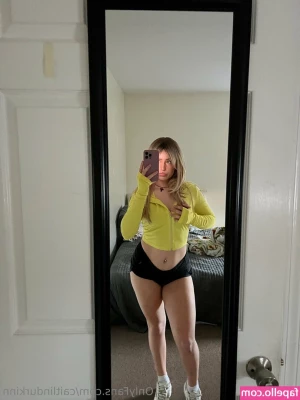 caitlinspicy - got a new toy  what do yall think