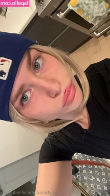 caitlinspicy - For anyone who gave me a lil tip for a drink on the plane I’ll send