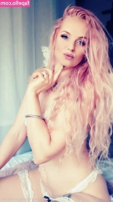 lejoninna-free - Always lotion your boobs after a shower guys  Wish I could outsource