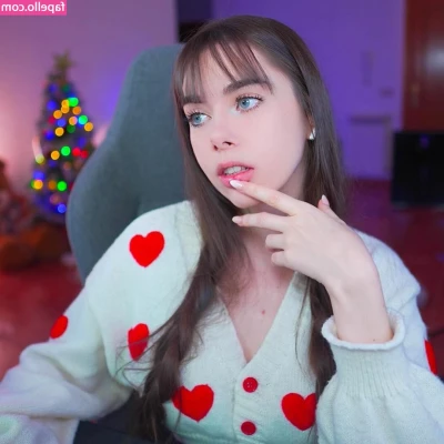 IJenz - Titty selfie in 3....2....1.... 🤳