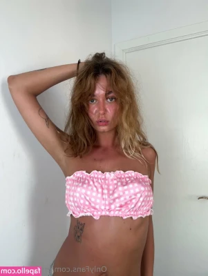 emiliaxbraun - For my feet guys