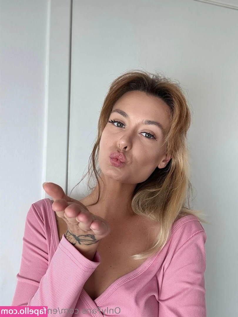 emiliaxbraun - Shake a lil ass