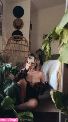 aquadrop - How do you like my new outfit, babe? 💕