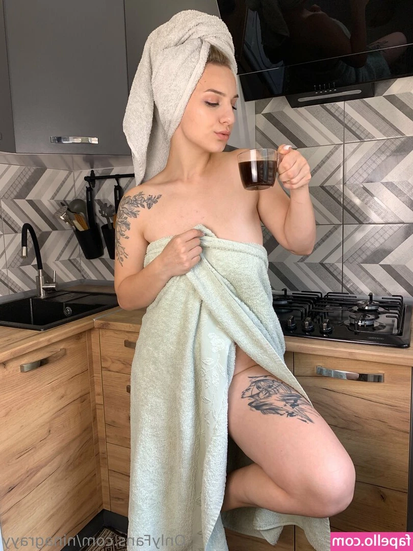 ninagrayy - Am I your favorite slut daddy? 😜😜😜😜