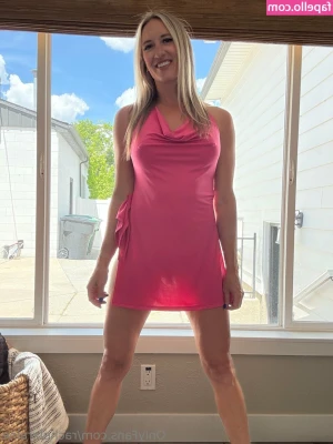 rachelxraine - Would you help me put some lotion on before bed? 😇