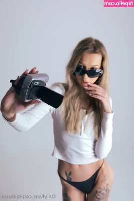 patusia - Horny little bitch