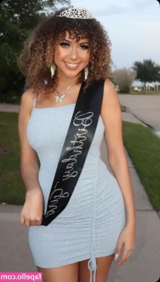 Megan Botnick [ megan-botnick-8 ] - didnt think id have to say this but dont send unsolicited dick pics 