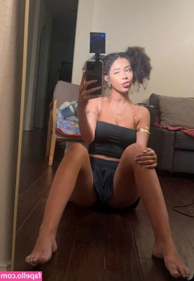 Megan Botnick [ megan-botnick-8 ] - A little bit of a nip slip