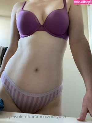 Andrealovesyouu - Just chilling playing with my titties 💖