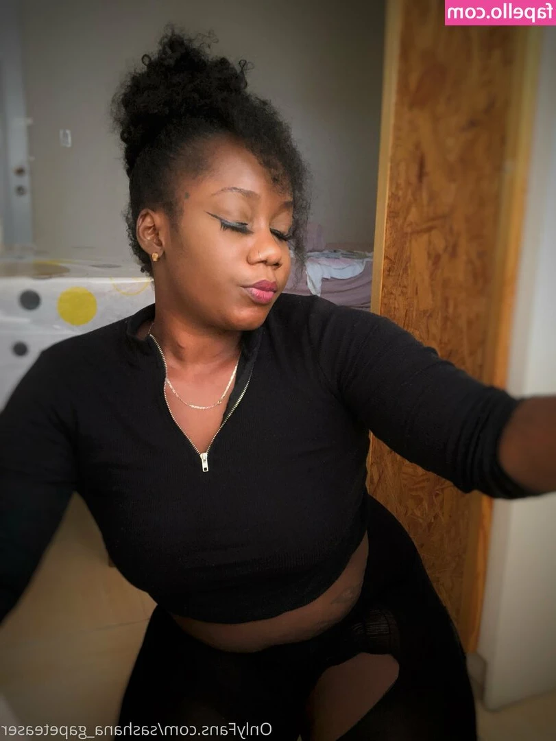 sashana_gapeteaser [ sashana-gapeteaser ] - Dinner is served babe, ready to eat and taste me?👅🤤