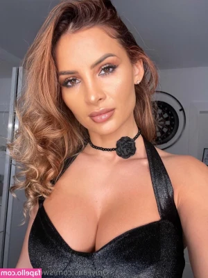 stella_ren [ stella-ren ] - A great way to start foreplay is to give me a sexy kiss 😈