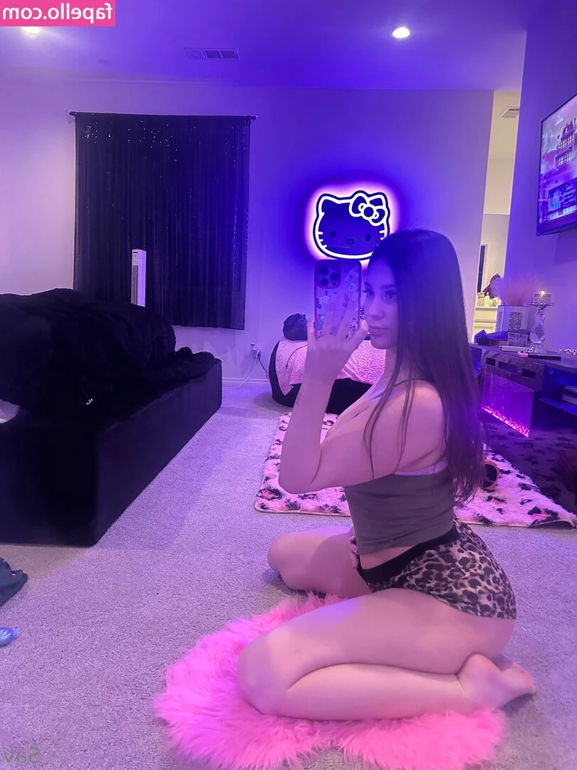 ur69baby [ ur69baby-7 ] - I'm so horny right now I could use a "fill up"!!