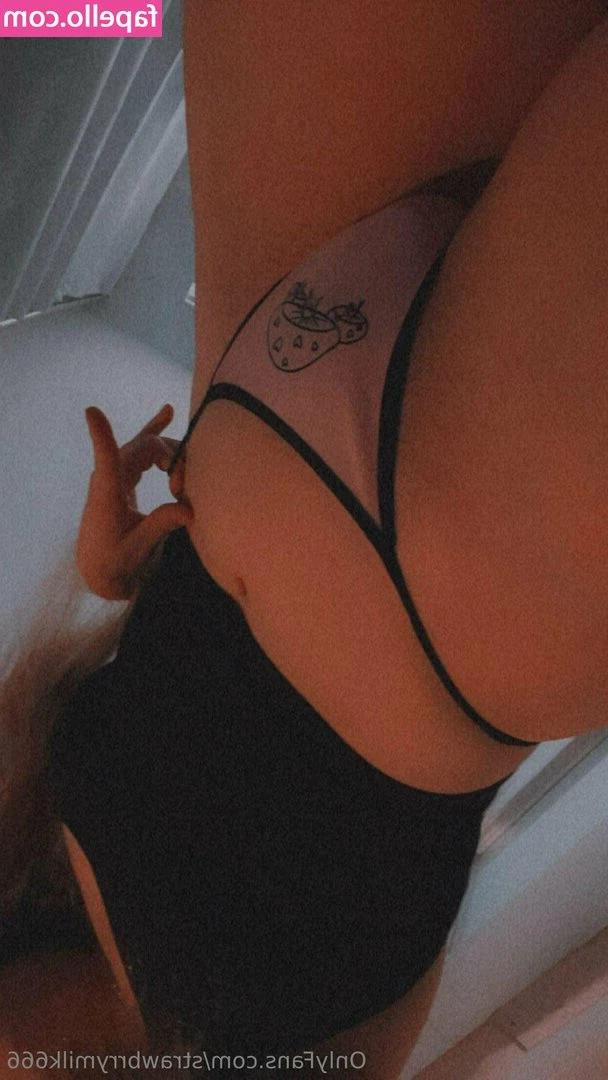 strawbrrymilk666 - Slip it in between them and let me move!