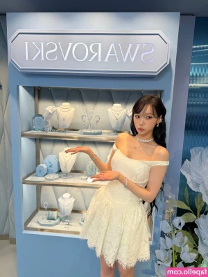 Kim Chaewon [ kim-chaewon-1 ] - Pearl necklace but make it a thong Have a good weekend 💖