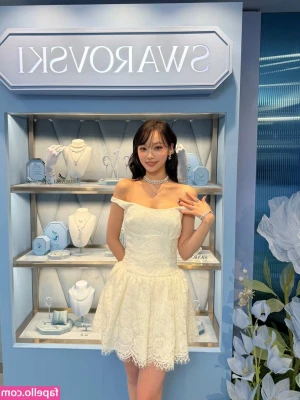 Kim Chaewon [ kim-chaewon-1 ] - let me shake them in your face