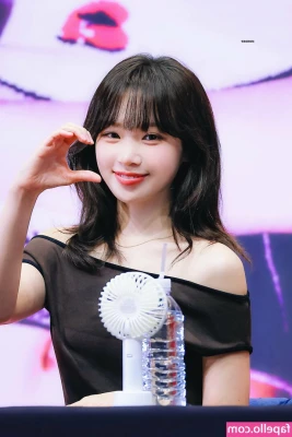Kim Chaewon [ kim-chaewon-1 ] - Now you tell me that you want to see them up close? Leave some tips