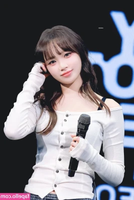 Kim Chaewon [ kim-chaewon-1 ] - I see you back there