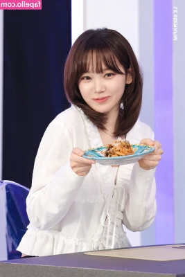 Kim Chaewon [ kim-chaewon-1 ] - Hey DOLBEAR HOPE YOUR READY FOR Me TO SUCK YOur COCK