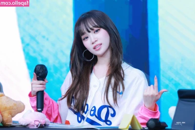 Kim Chaewon [ kim-chaewon-1 ] - Meow meow. Do you like cats? 🐾 I just adore these mysterious