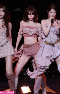 Kim Chaewon [ kim-chaewon-1 ] - Peeping 2023 right around the corner 👀 🍒