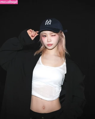Kim Chaewon [ kim-chaewon-1 ] - from the archives  Pas always tippers get treats