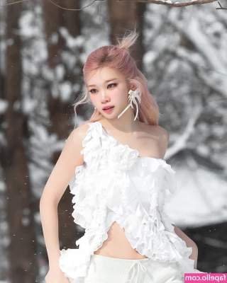 Kim Chaewon [ kim-chaewon-1 ] - Describe my pussy in one word😈