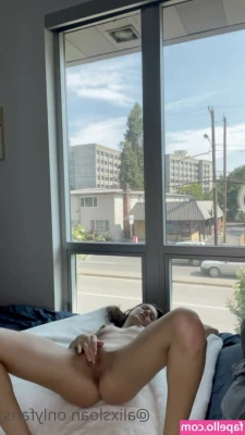 Margot Miller [ margot-miller ] - Lets enjoy this weekend 🥳...I wanna spend him whole in bed with