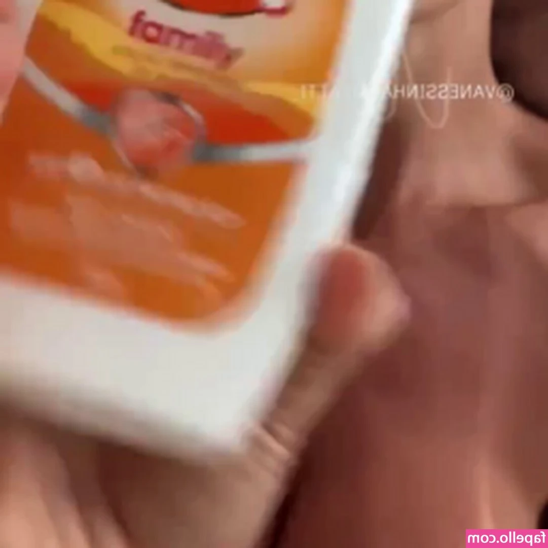 Vanessinha Vailatti [ vanessinha-vailatti ] - Good morning! 🌄 I'm totally not up yet, But wishing you a good day