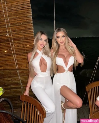 Sheila And Judith [ sheila-and-judith ] - Do you like how I look? I await your response 😘