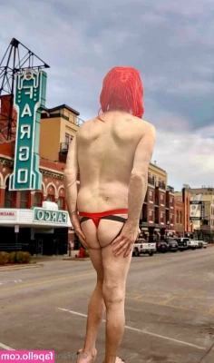 d3sm77 - Who’s going to make me cum tonight?
