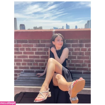 Kate Easton [ kate-easton ] - Come lick these toes