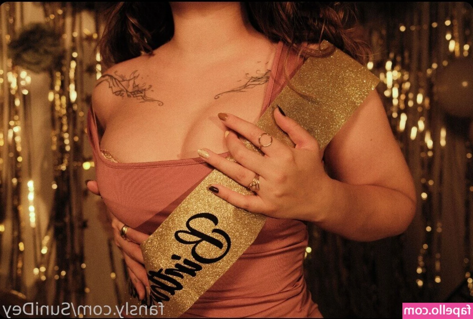 Sunidey [ sunidey-10 ] - Vieni in chat così tolgo le mani 🥵