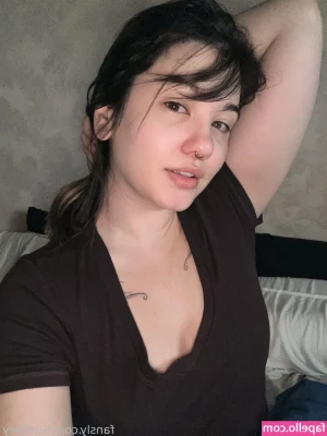 Sunidey [ sunidey-10 ] - Hi babies   Will be doing some sexting later tonight  if you re horny
