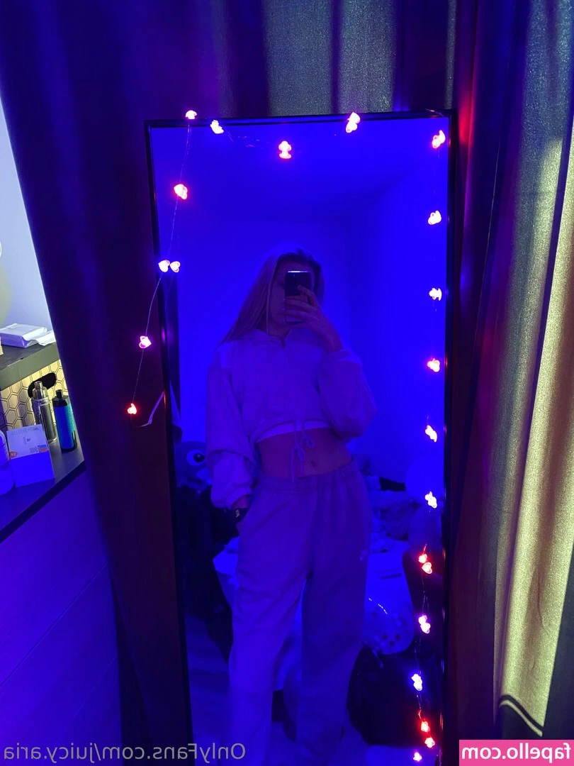 ariaa.baby [ ariaa-baby ] - What do you like better my boobs or butt?😉🍒🍑