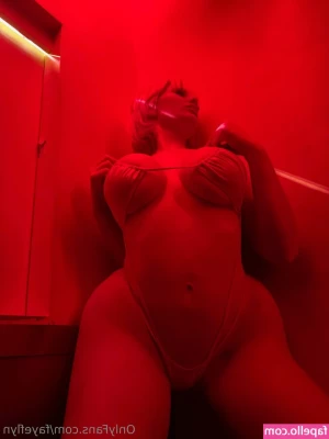 fayeflyn - Esta tarde 🥵🔥  Today 📽