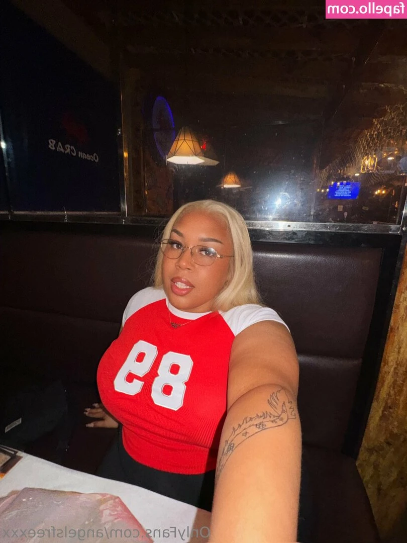 angelsfreexxx - Craving some cock rn 💦 Só queria um pau agora 💦