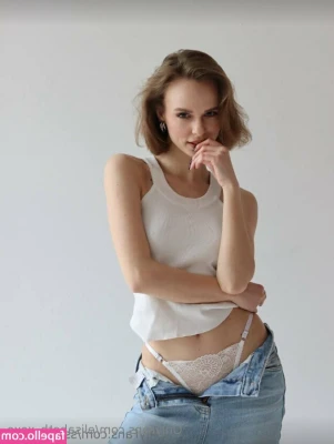 elisabeth_xoxo [ elisabeth-xoxo ] - Do you prefer intense and dominant looks or sweet and soft? 🙃♥️