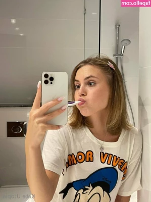 kate_utopiaa [ kate-utopiaa ] - Do you like my shower cap? 🚿