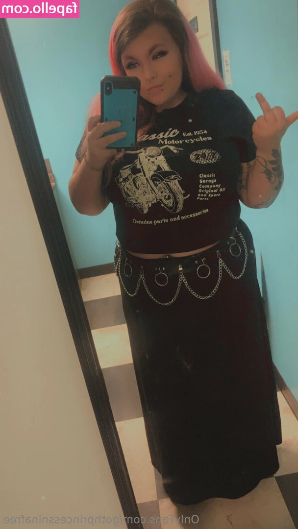 gothprincessninafree - I guess I'll keep cutting my freaking bats 😂😂😂